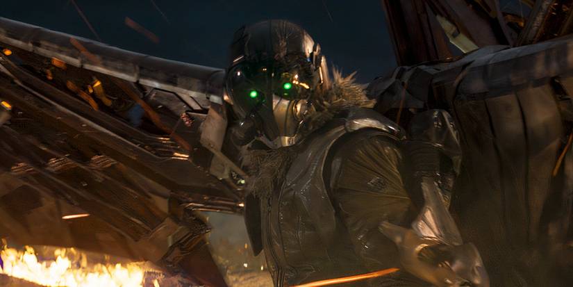 Adrian Toomes como Abutre em Homem-Aranha: De Volta ao Lar