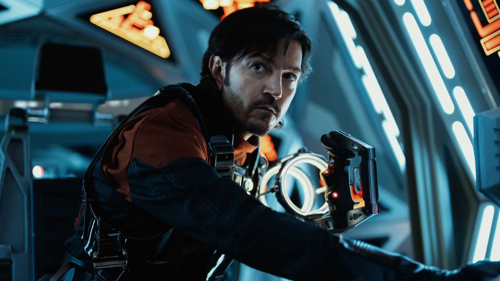 Diego Luna como Cassian Andor