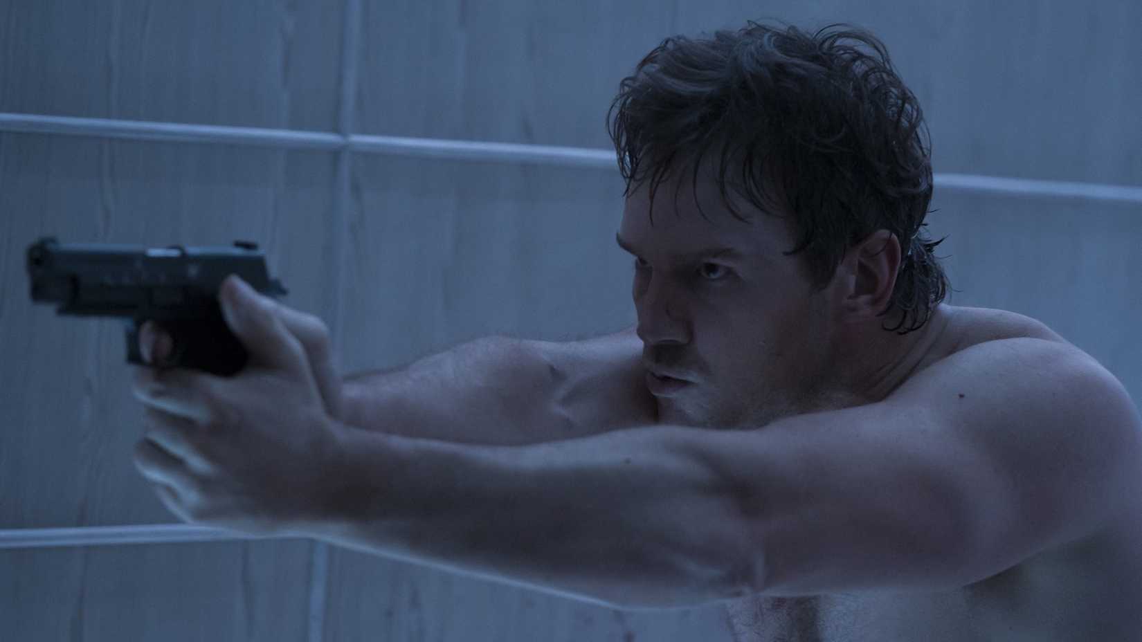 Chris Pratt empunha arma em The Terminal List
