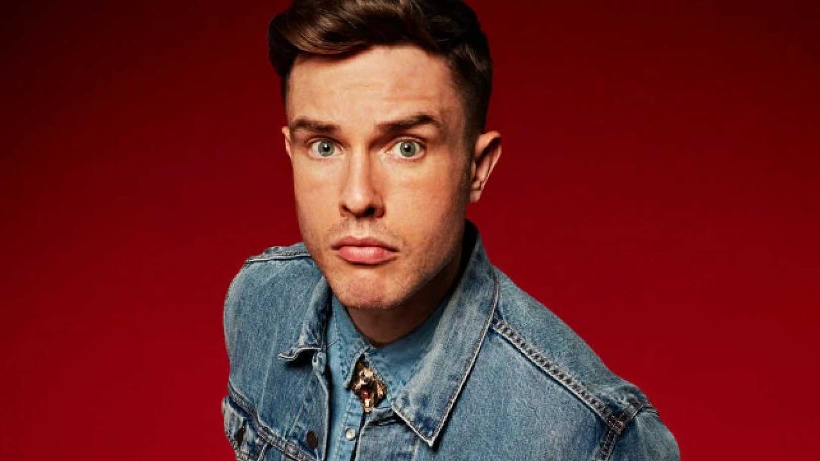 O comediante Ed Gamble no programa Taskmaster