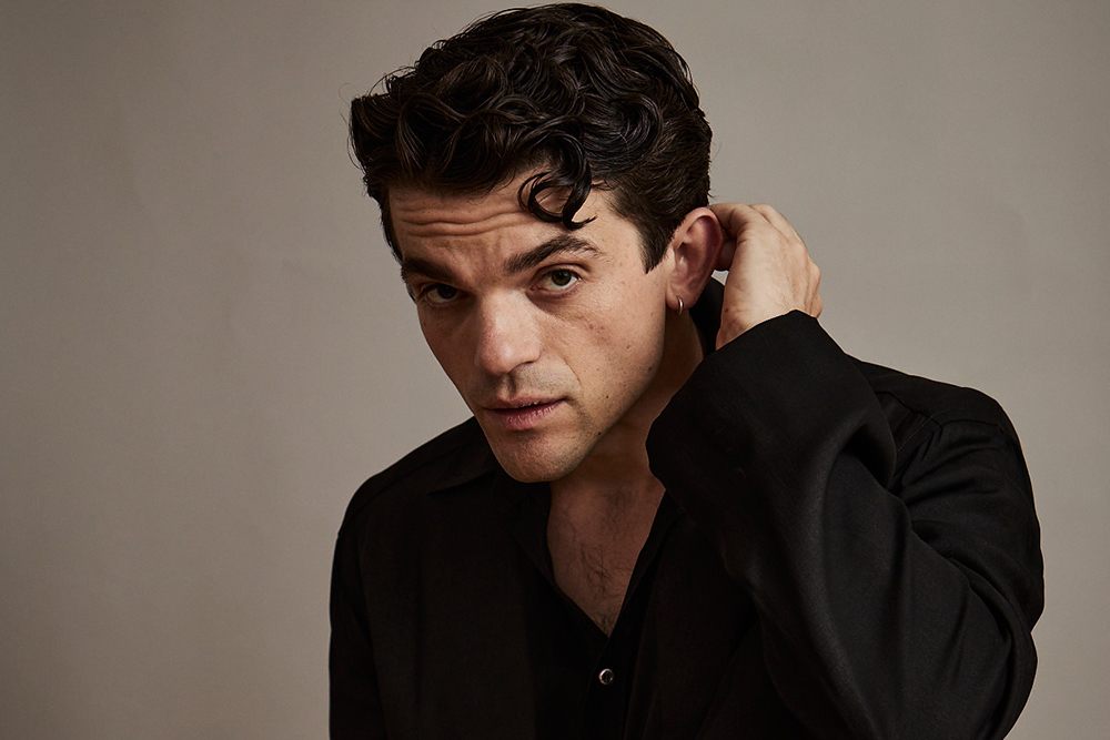 Edward Bluemel em cena relacionada a O legado de Hercule Poirot na