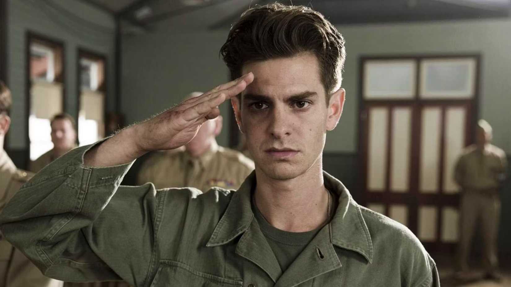 Andrew Garfield como o soldado Desmond Doss em cena de Até o Último Homem