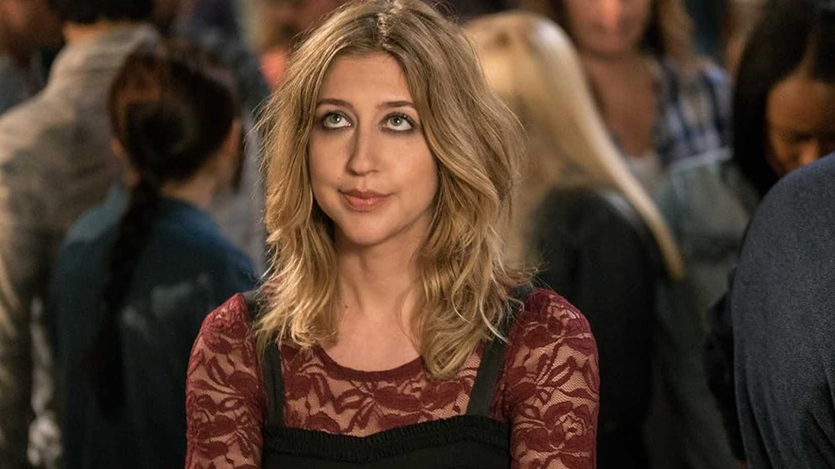 Heidi Gardner como Leonor em Life of the Party