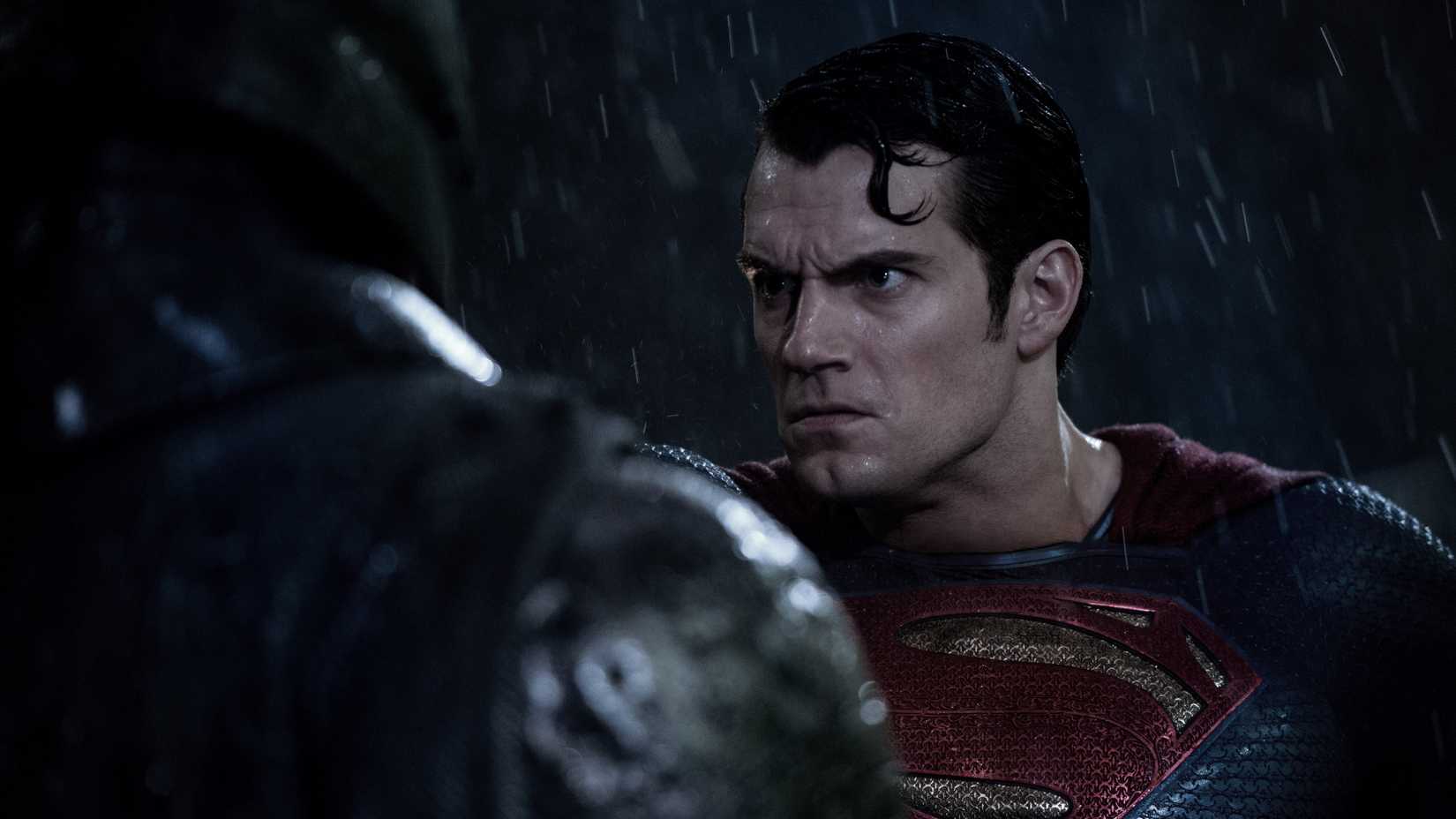 Henry Cavill como Superman em Batman vs. Superman: A Origem da Justiça