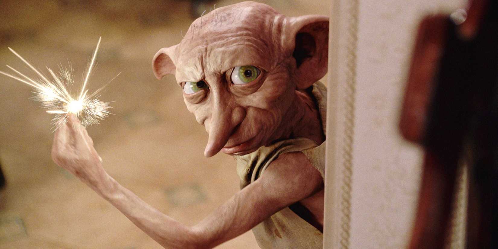 Dobby, o elfo doméstico, estala os dedos em Harry Potter
