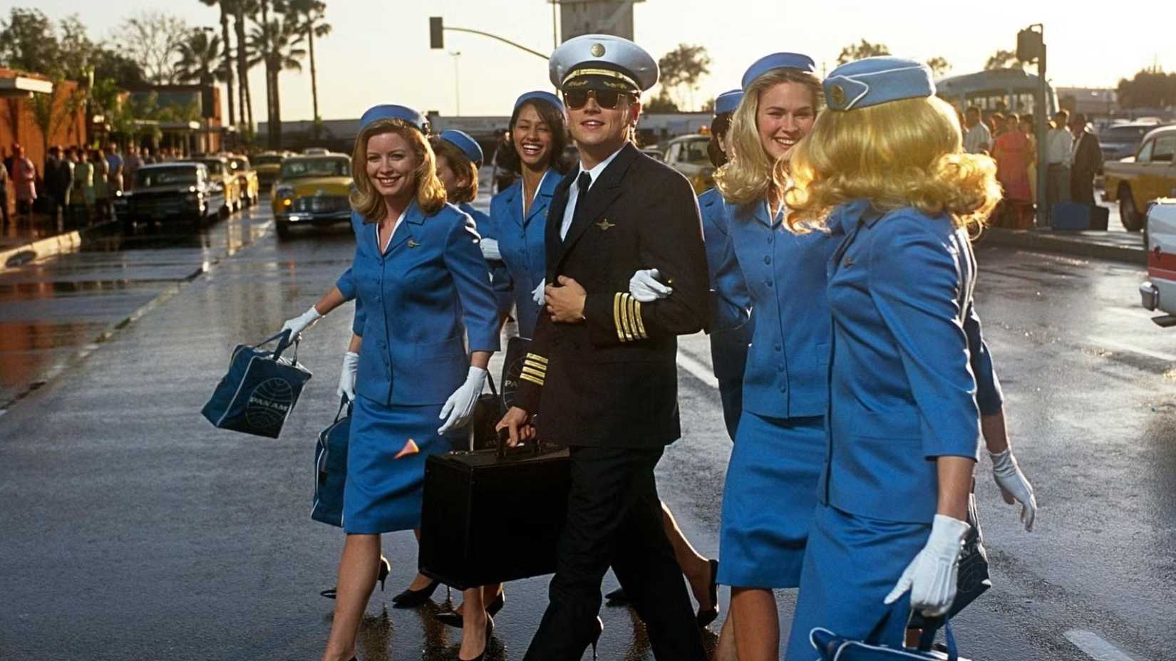 Leonardo DiCaprio como Frank Abagnale Jr. em Prenda-me se for Capaz