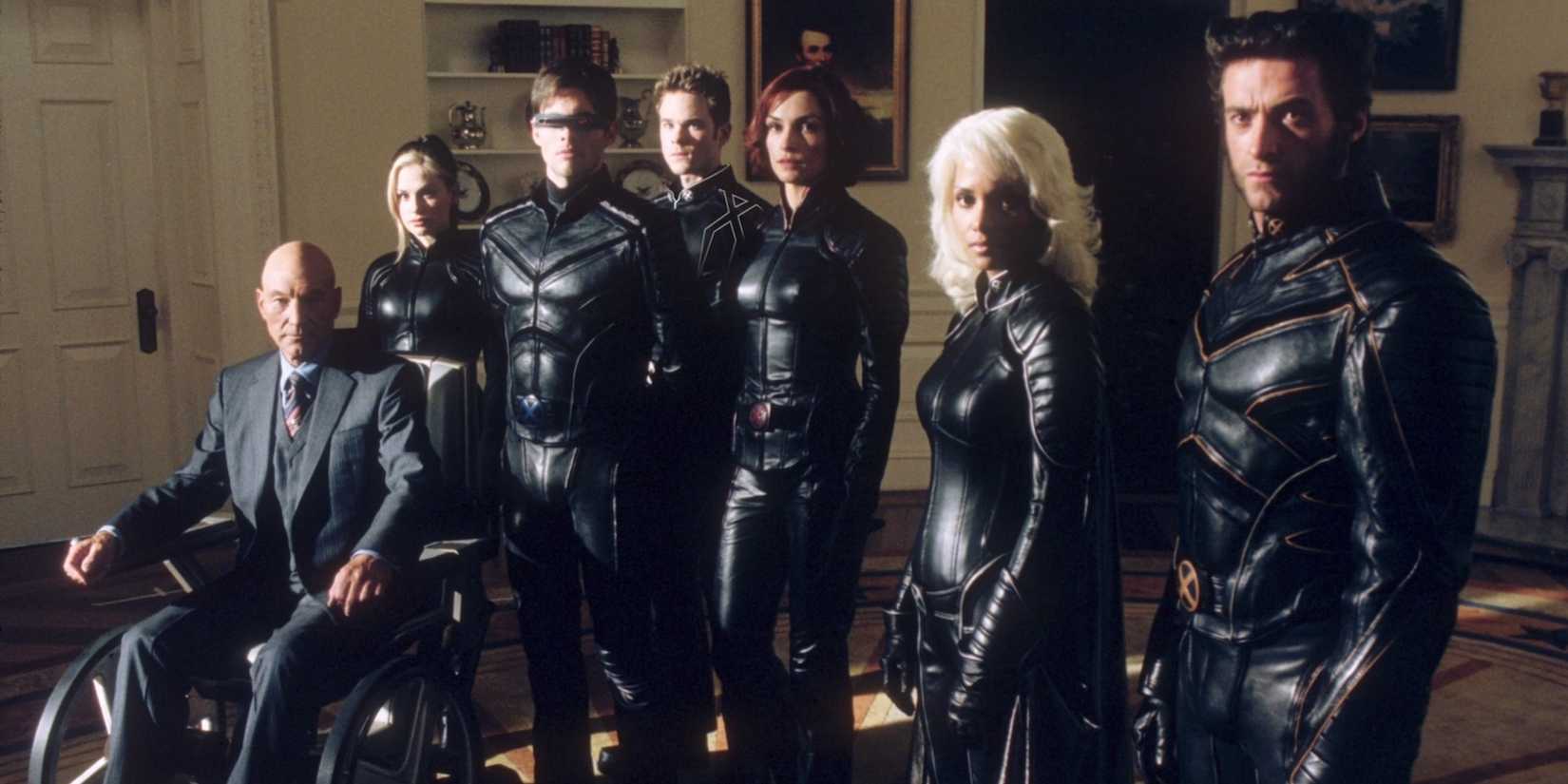 Elenco de X-Men 2 em escritório durante as filmagens