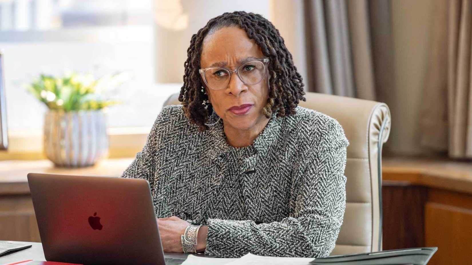 Sharon Goodwin reage confusa a más notícias no final da 11ª temporada de Chicago Med