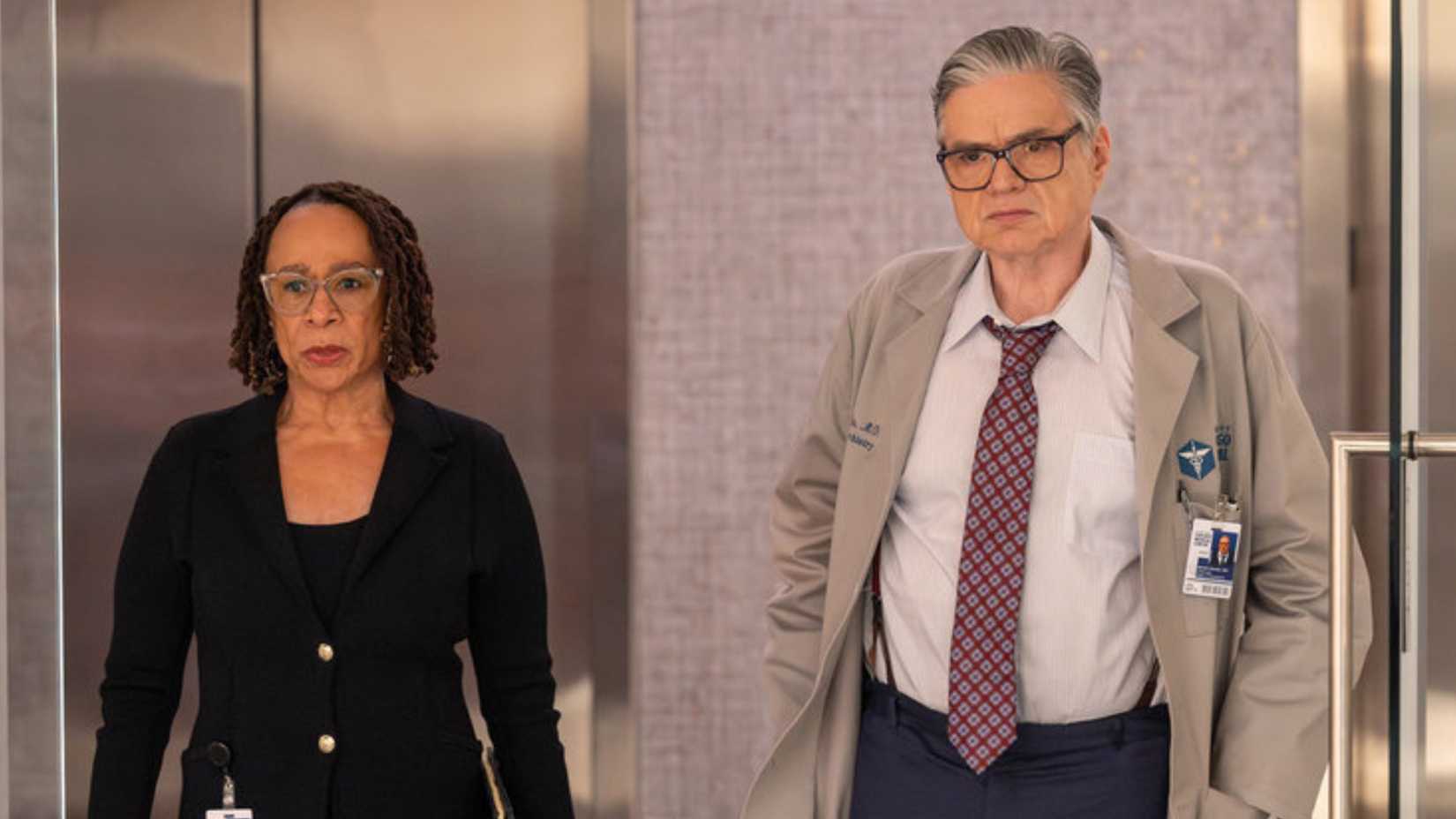 Goodwin e Dr. Charles no final da 11ª temporada de Chicago Med