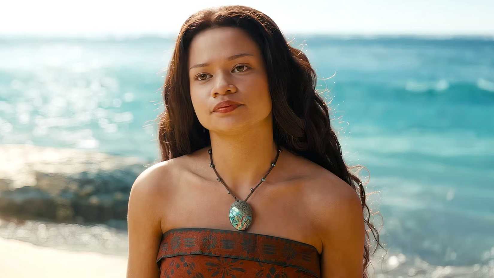 Moana olha para Maui no live-action da Disney
