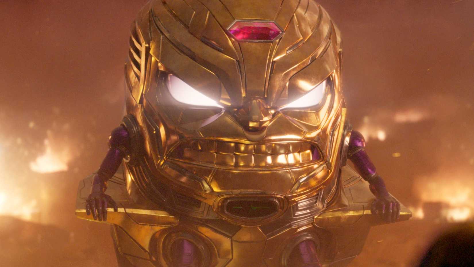 MODOK com máscara em Homem-Formiga e a Vespa: Quantumania
