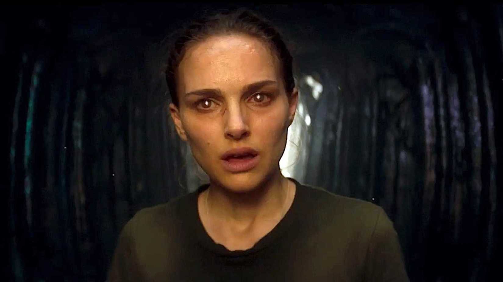 Natalie Portman como Lena com olhos brilhantes em Aniquilação