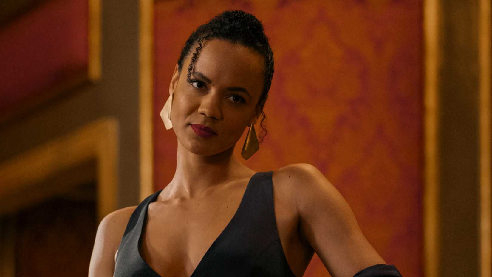 Neagley de vestido na segunda temporada de Reacher