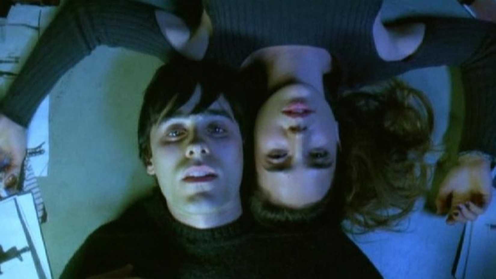 Jared Leto e Jennifer Connelly em Réquiem para um Sonho (2000)