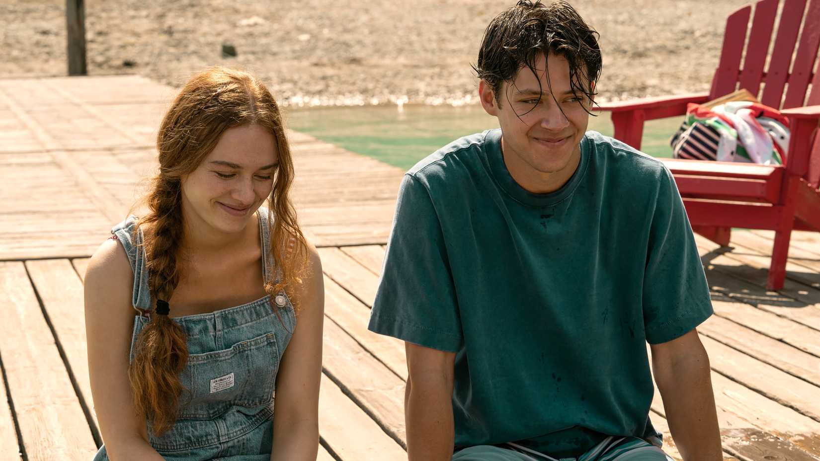 Sadie Soverall como Percy Fraser e Matt Cornett como Sam Florek em Every Year After