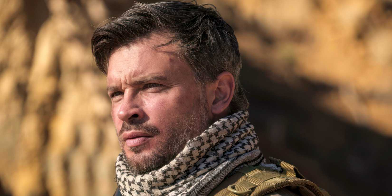 Professionals em cena relacionada a Química entre Tom Welling e Brendan Fraser