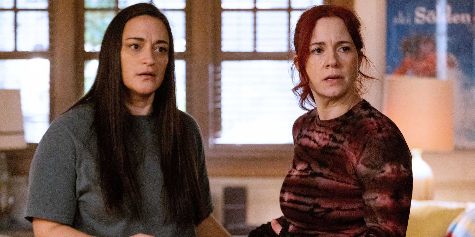 Sara Tomko e Alice Wetterlund em 'Resident Alien'