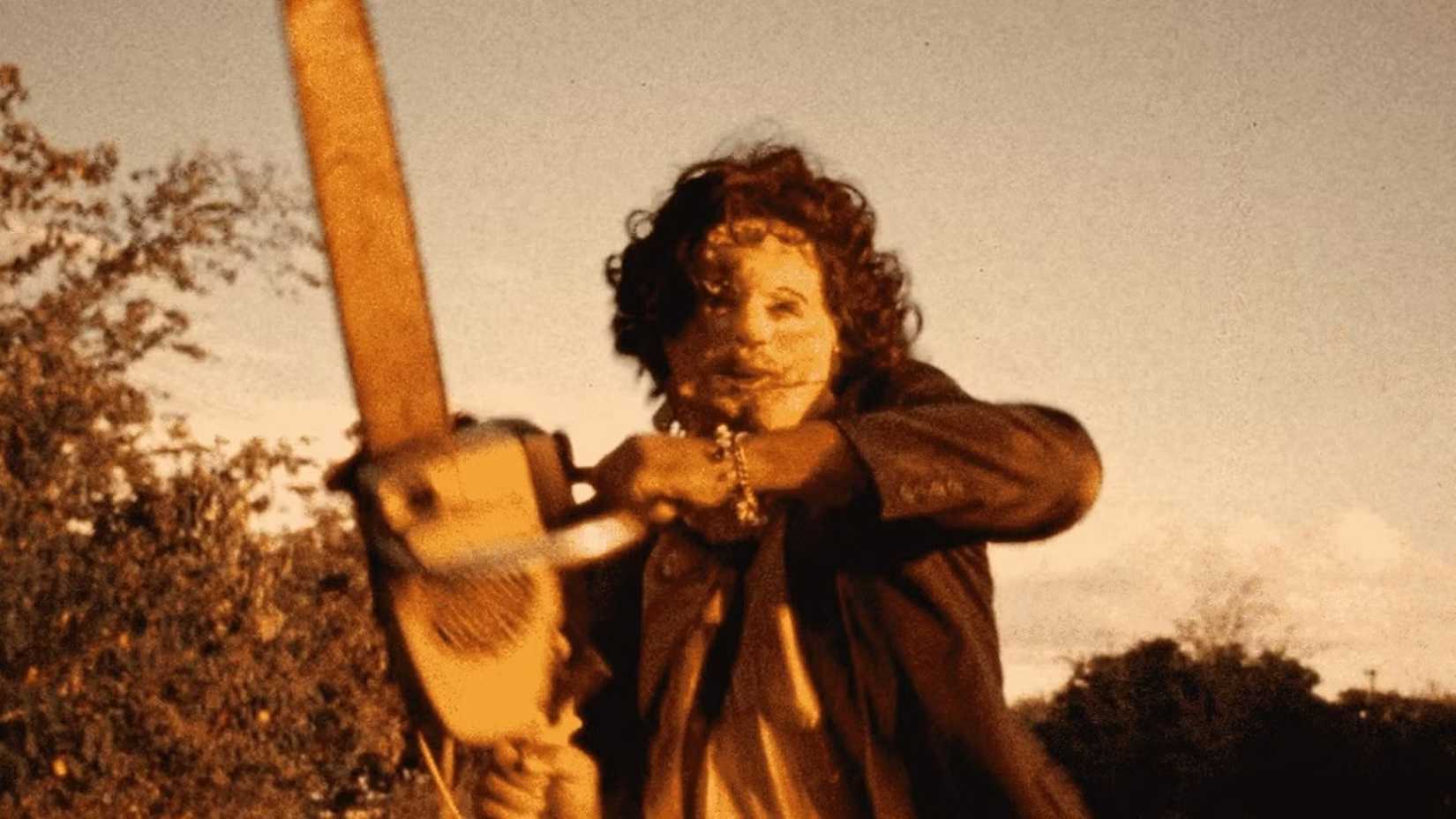 Leatherface com sua motosserra em O Massacre da Serra Elétrica