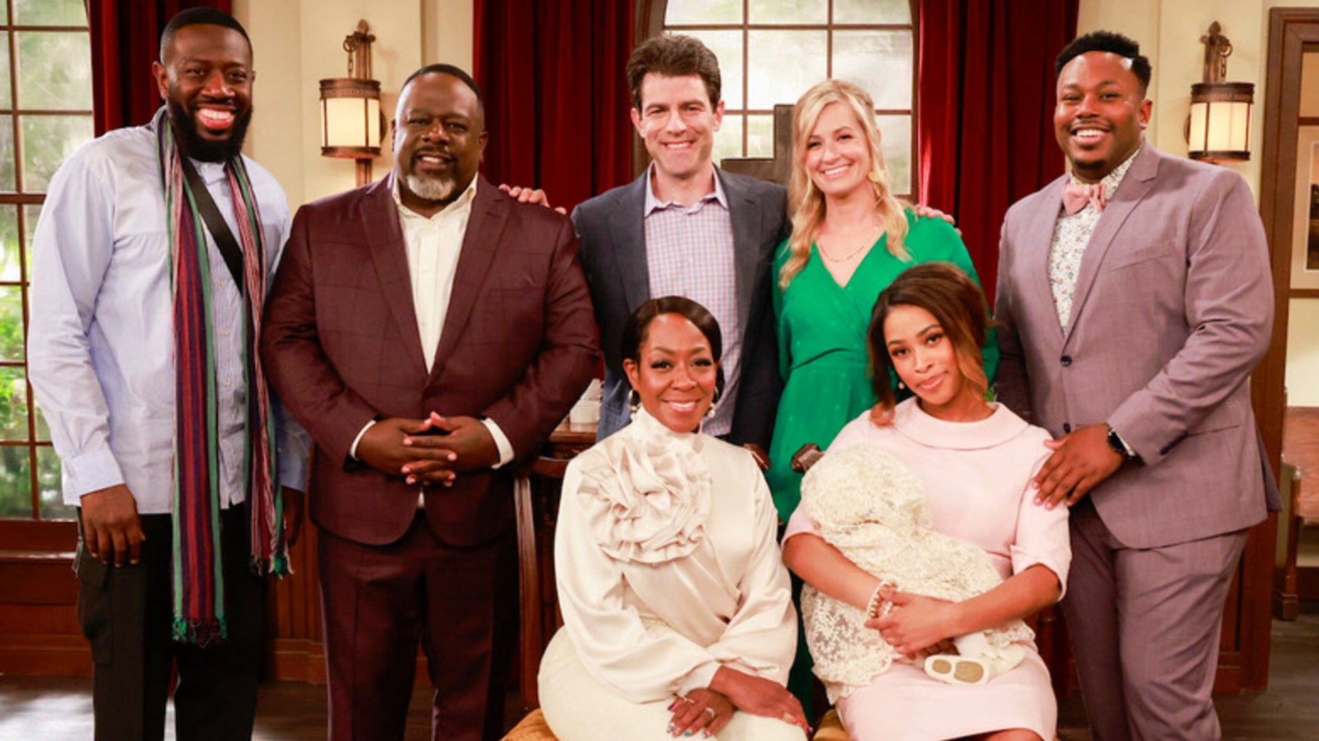 Elenco de The Neighborhood fantasiado. Crédito: Sonja Flemming/CBS
