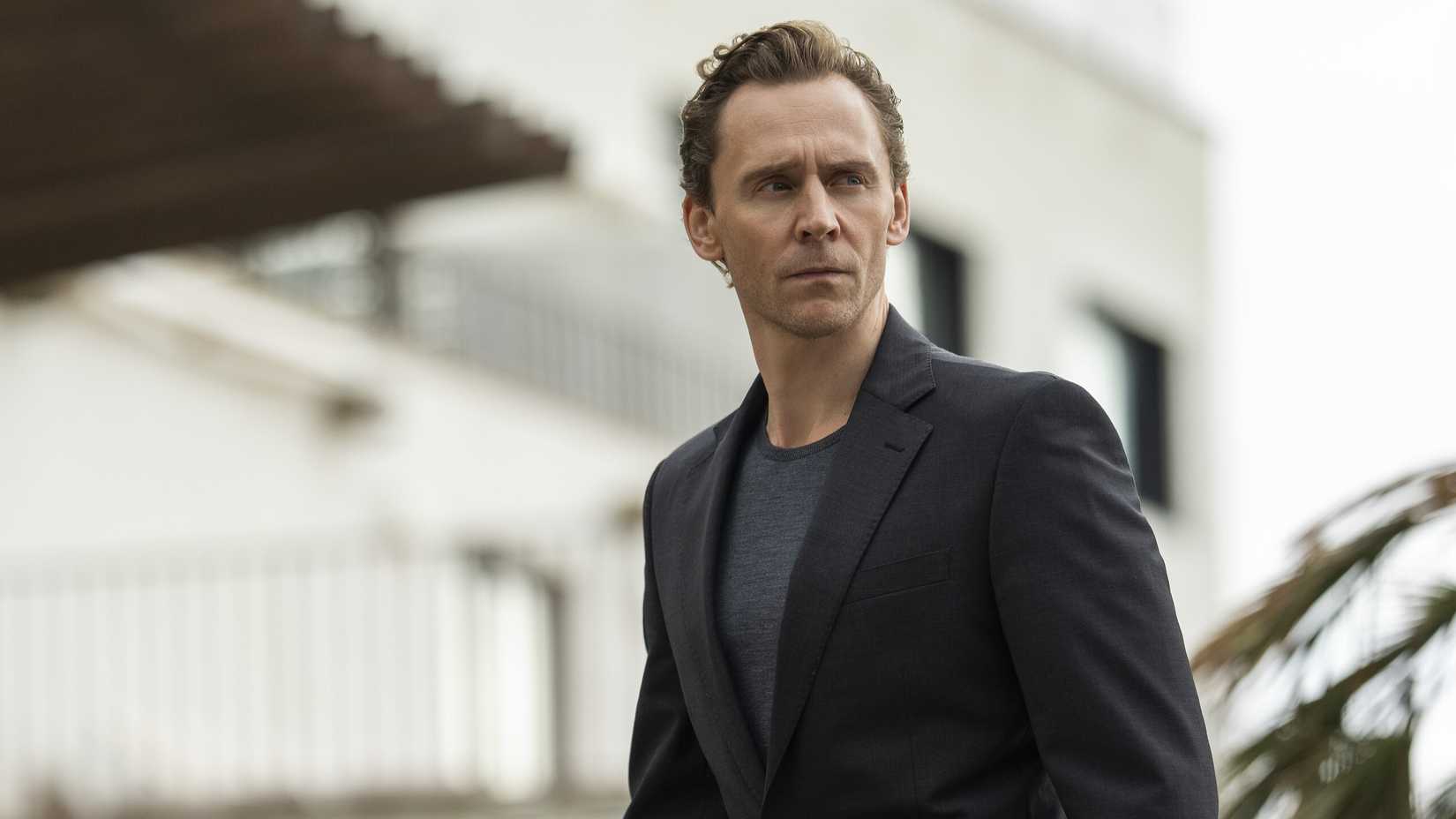 Tom Hiddleston como Jonathan Pine em The Night Manager