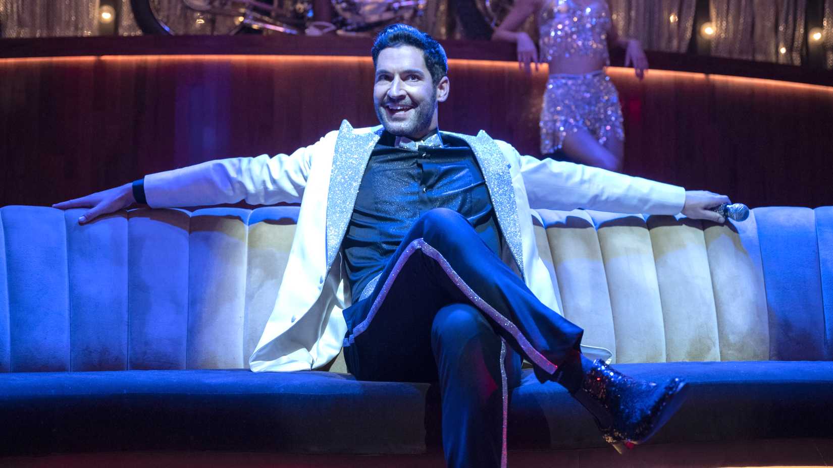 Tom Ellis como Lucifer em cena da sexta temporada da série