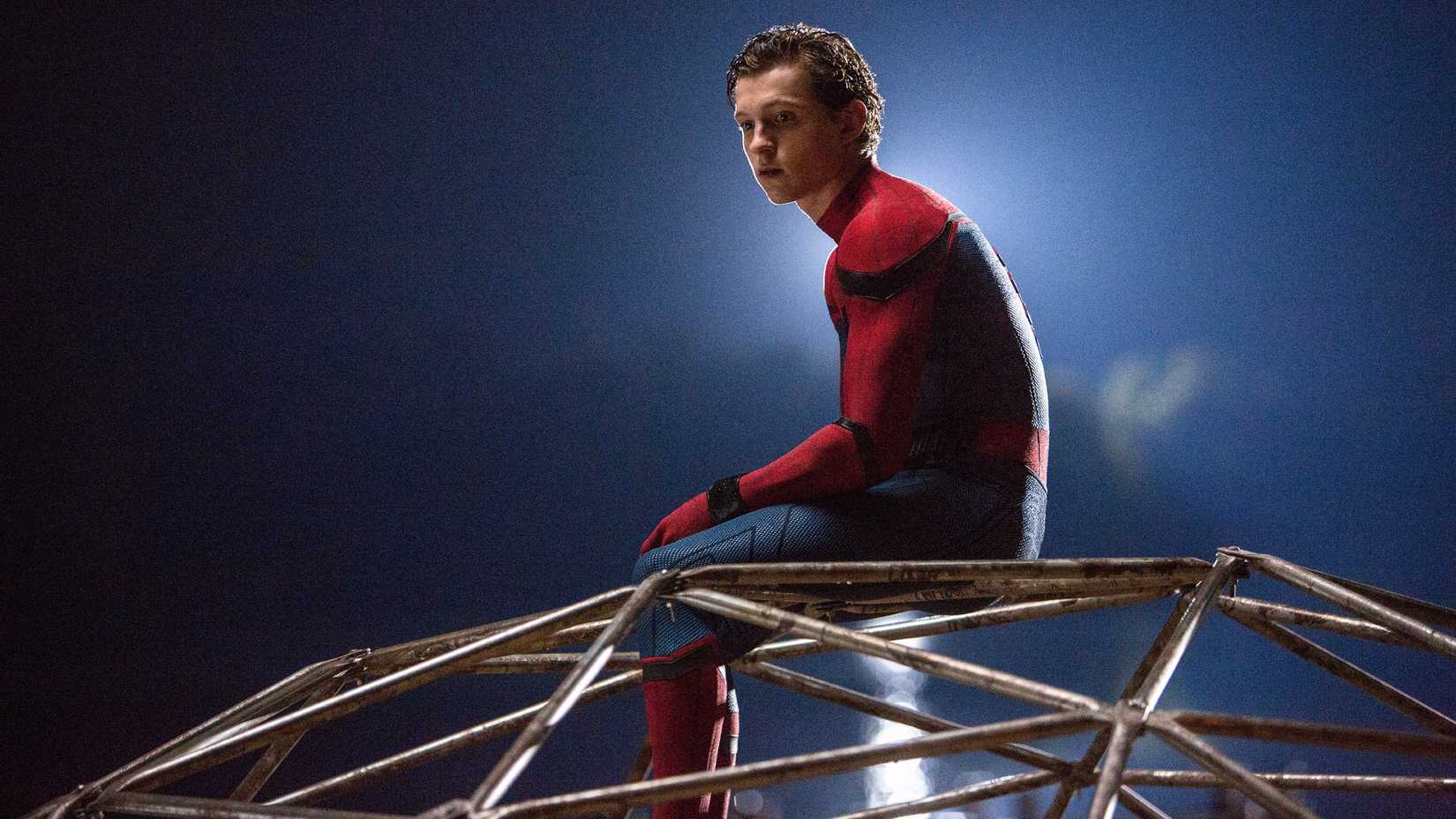 Tom Holland como Peter Parker em Homem-Aranha: De Volta ao Lar