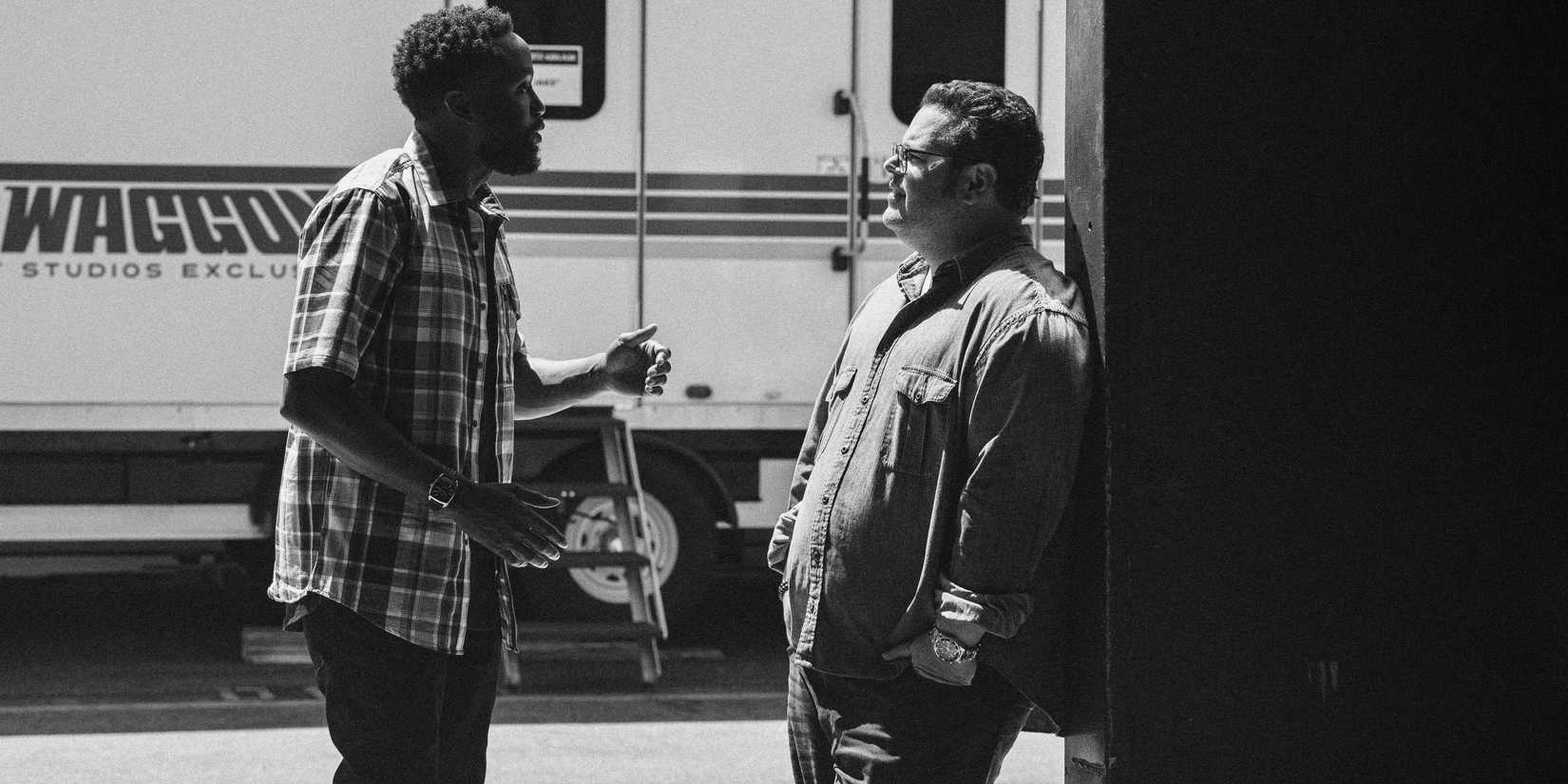 Josh Gad e o Porteiro em set de filmagem de Wonder Man